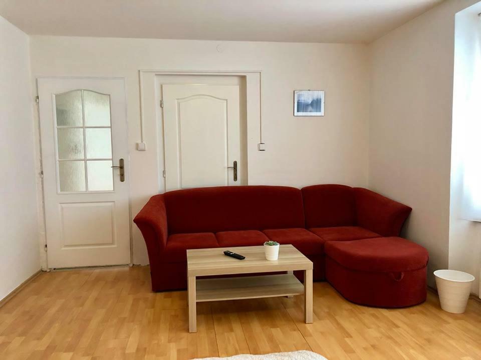 Cely Dum V Historickem Centru Loun Apartment Louny Exterior photo